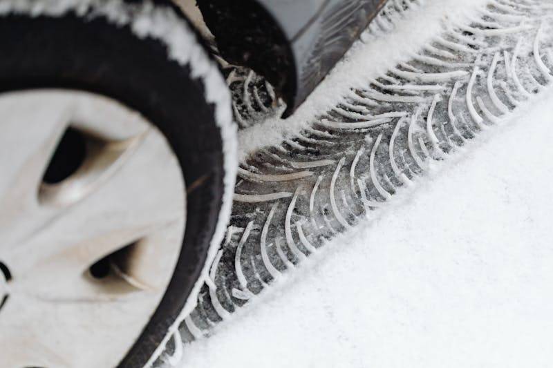 Pourquoi monter des pneus spécifiques en hiver dans une zone de montagne ?